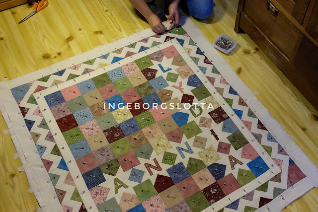 quilt basting with safety pins