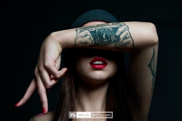 Hindari 10 Dandanan yang Dilaknat Oleha Allah Untuk Wanita Muslim Hindari 10 Dandanan yang Dilaknat Oleha Allah Untuk Wanita Muslim