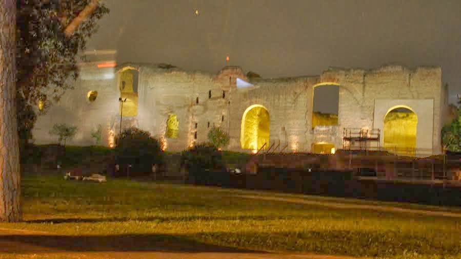 Termas de Caracalla iluminadas