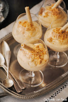 Copa de tiramisú con crema de jijona y virutas de turrón 