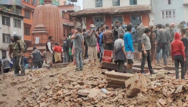 नेपाल-भूकंप-के-बाद-तबाही-पसरी-है