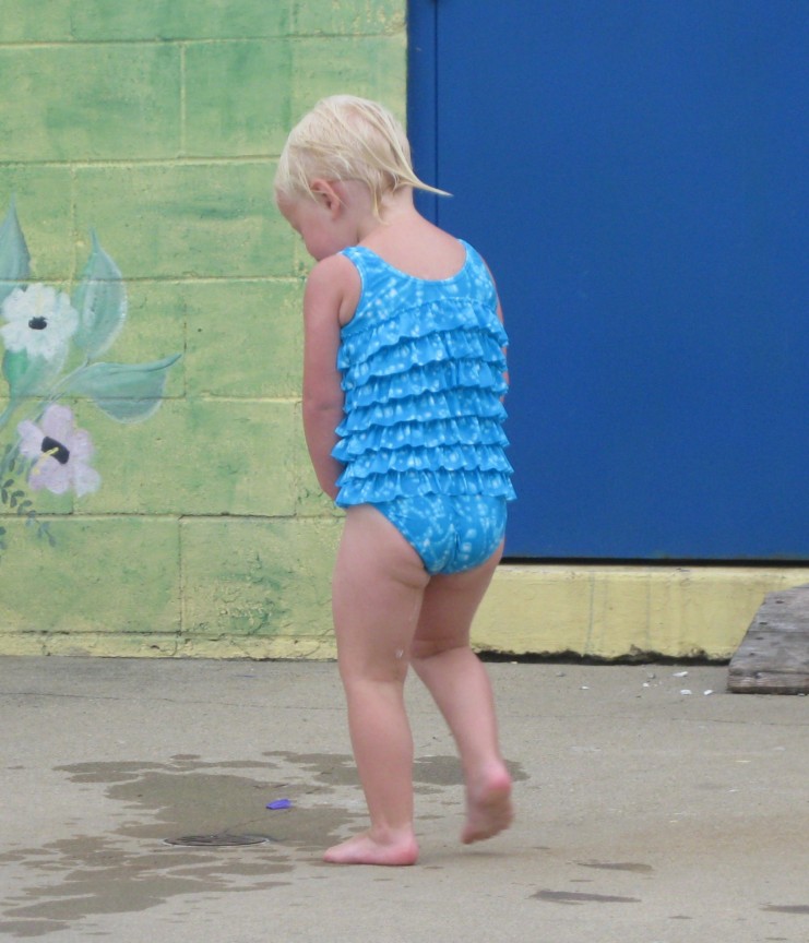 porn themselves Girls peeing dancing