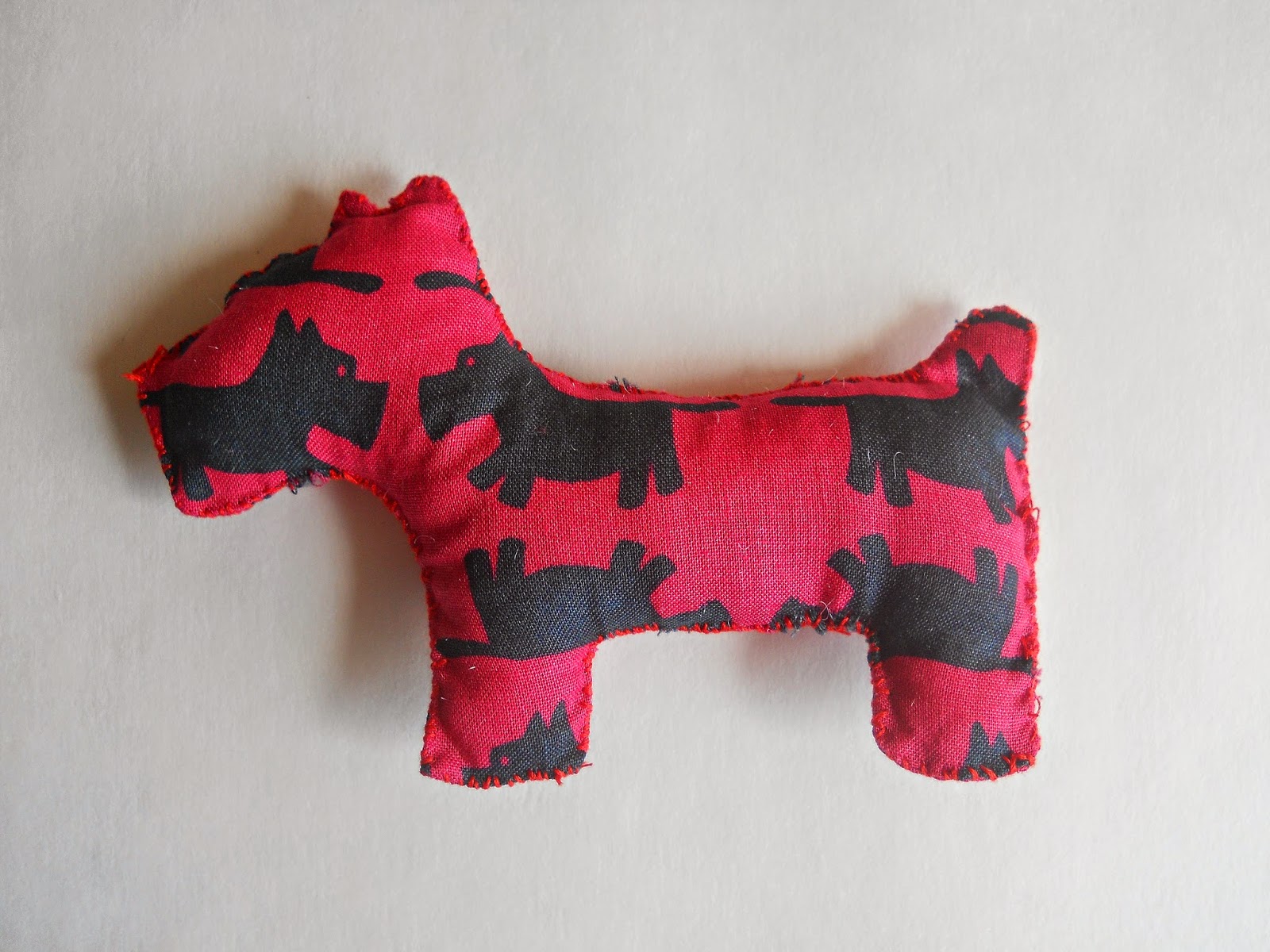 Ткань для игрушек для собак. Игрушка для собак. Игрушки для собак из ткани. Ткань для игрушек для собак. Аппликация из ткани собачка.