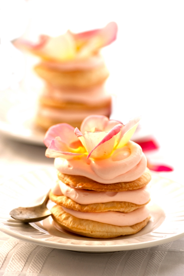 Edible Cream Roses For Cakes Edible Cream Roses For Cakes