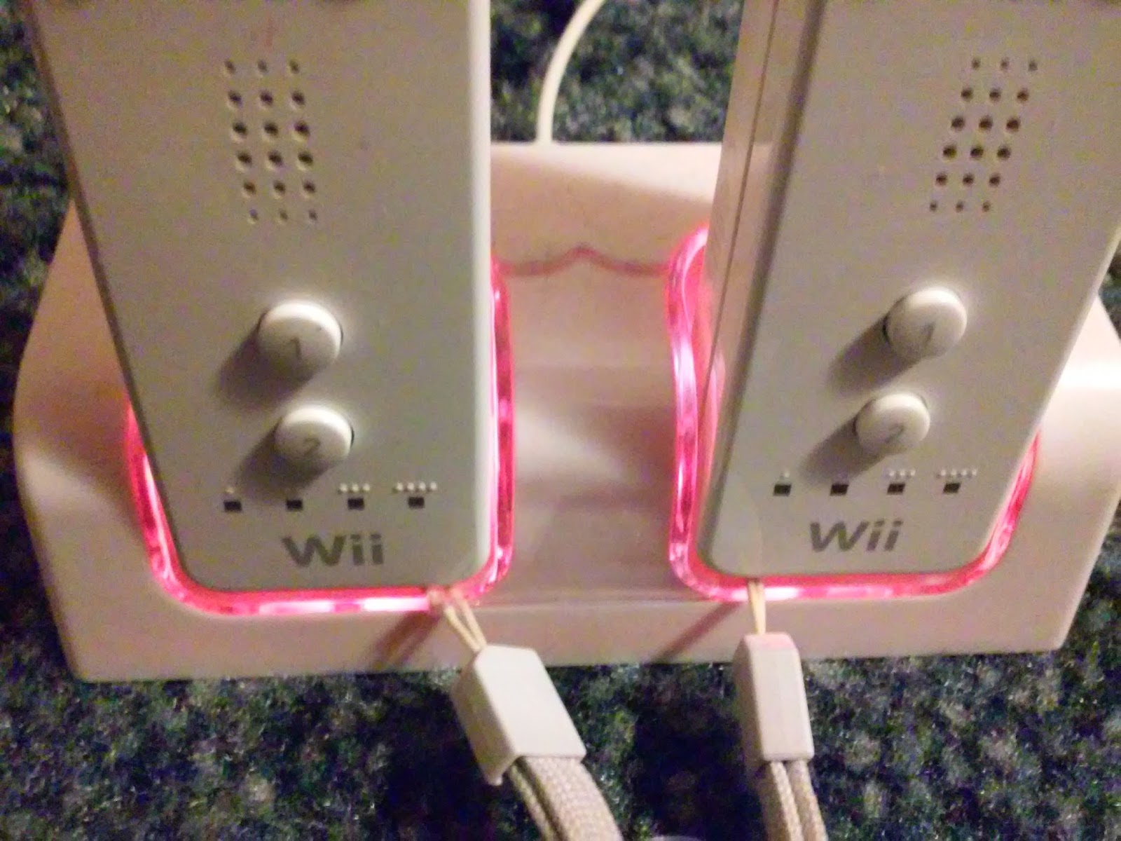 Insten Remote Controller Charger + 2 New Battery Packs for Wii / Wii U