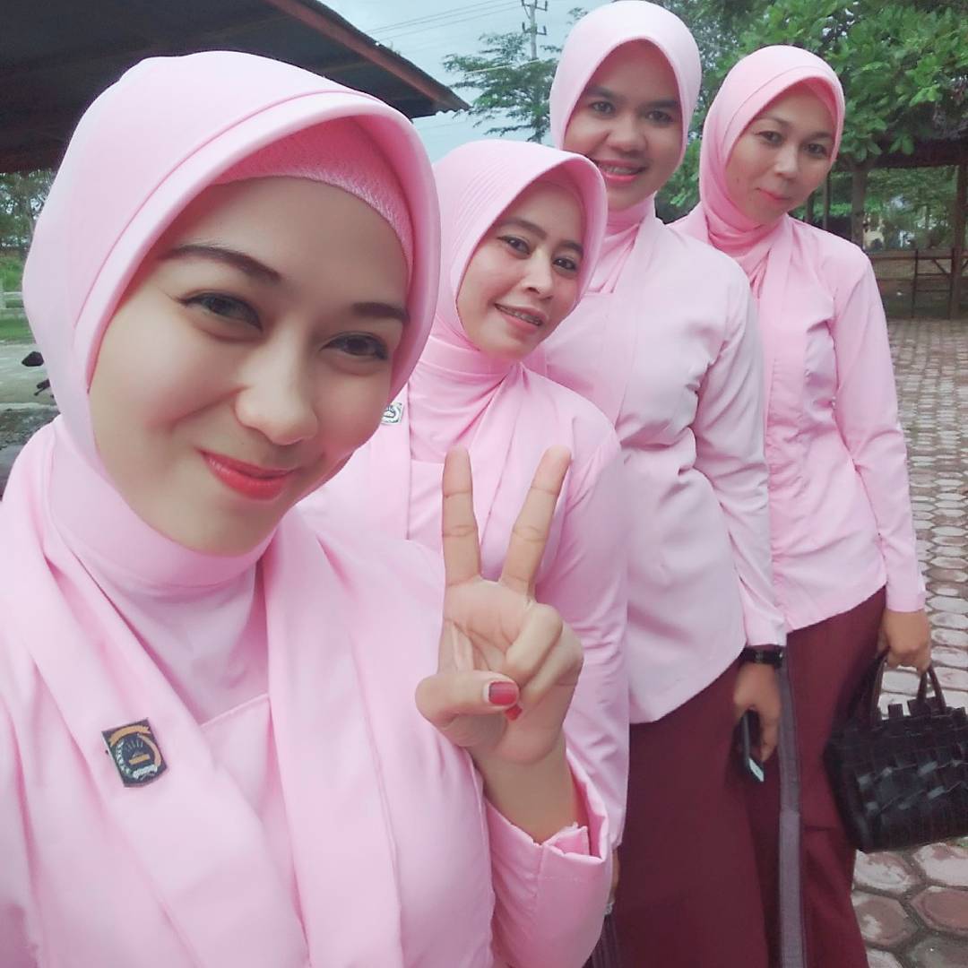 Gadis Jilbab Manis Banget New - CantikaMagz