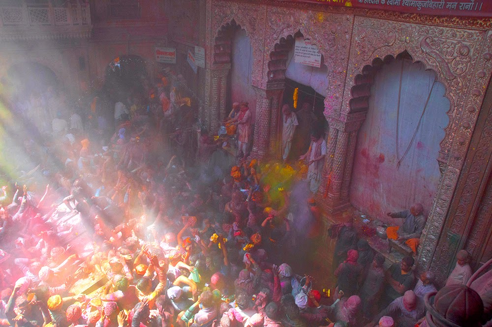 Holi Banke Bihari Temple Vrindavan 2015 colors gulal red yellow green men 