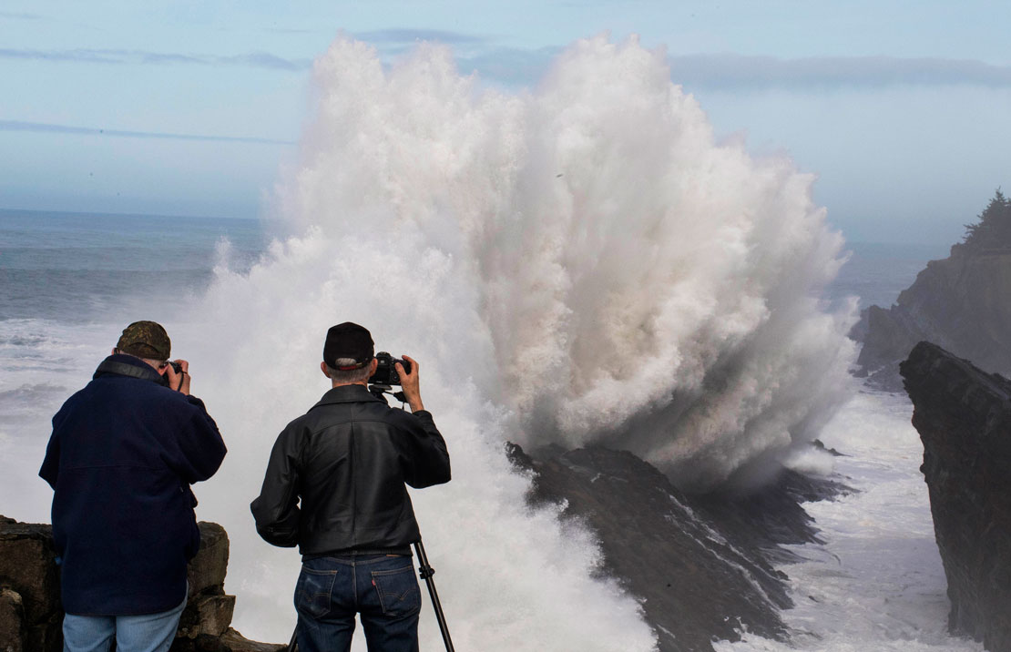 Robin Loznak Photography Big waves in Oregon