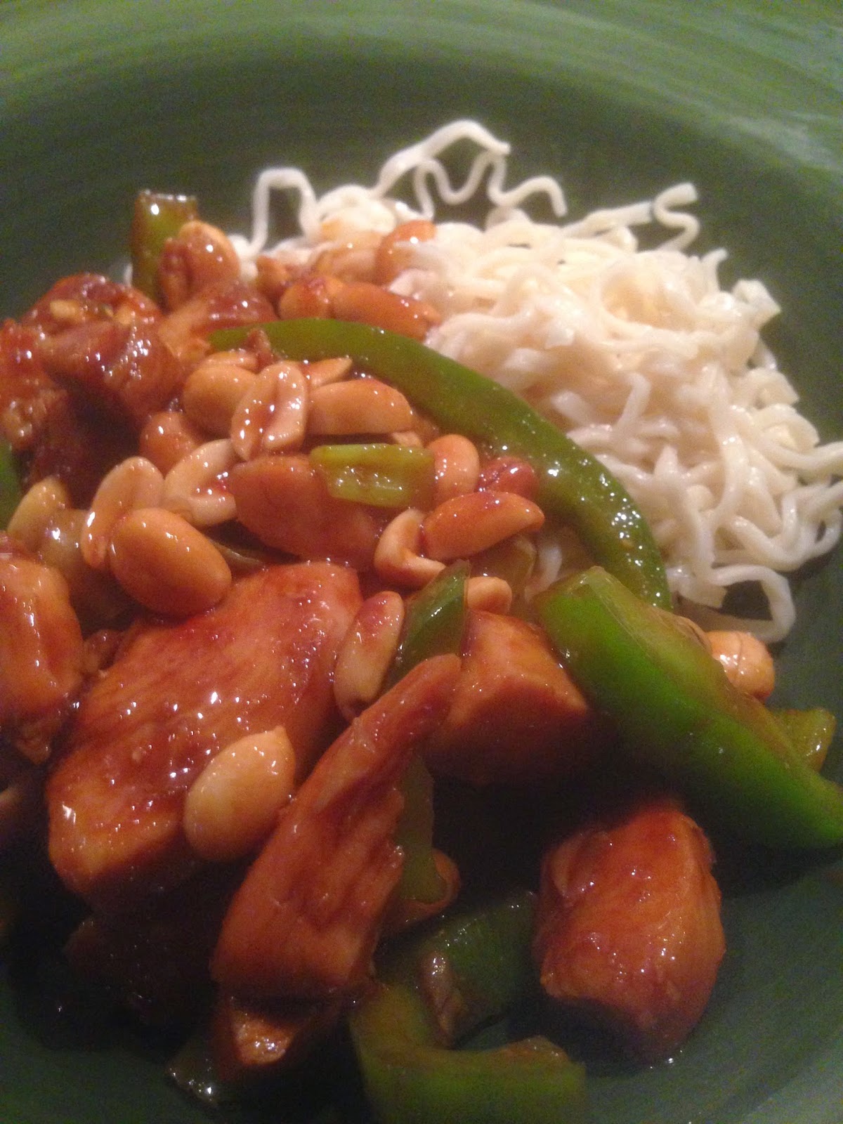 Cinas receptsamling Wokad kyckling med chili och jordnötter