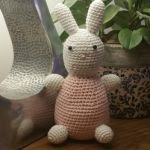 http://crochetthings.nl/patroon-konijntje/