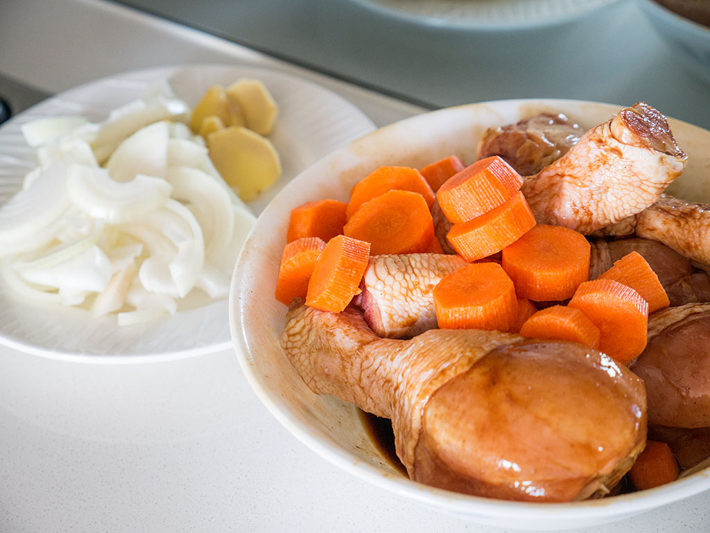 Purple bowl Braised chicken with egg noodles/wonton noodles recipe