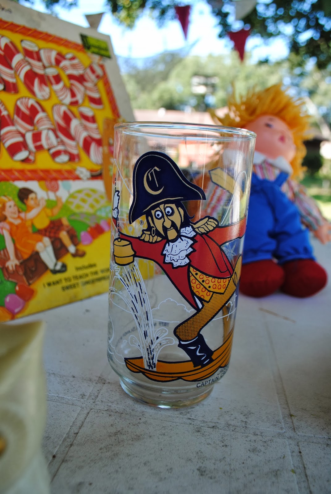 Boo Bobby Kitschy, kitschy koo