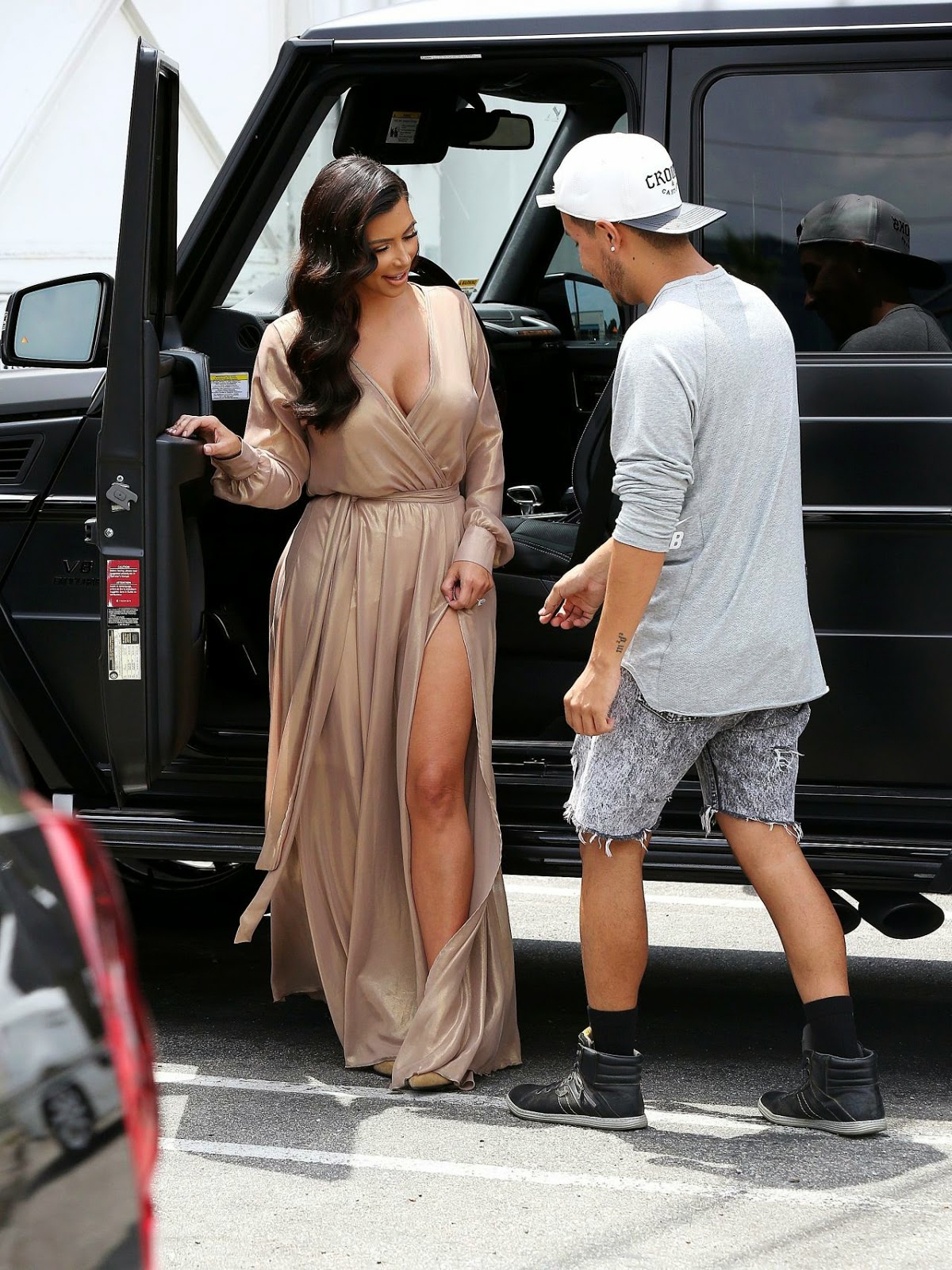 Kim Kardashian Hot Cleavage and legs Show Latest Photoshoot 2014 Wallpapers Hot sexy model stills bikini