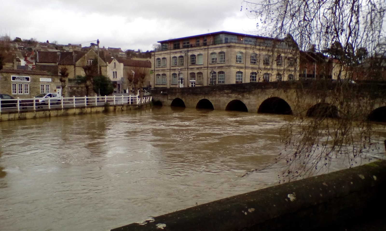 Bradford on Avon TC Community Emergency Volunteers "to assist and serve" Flood Alert Update