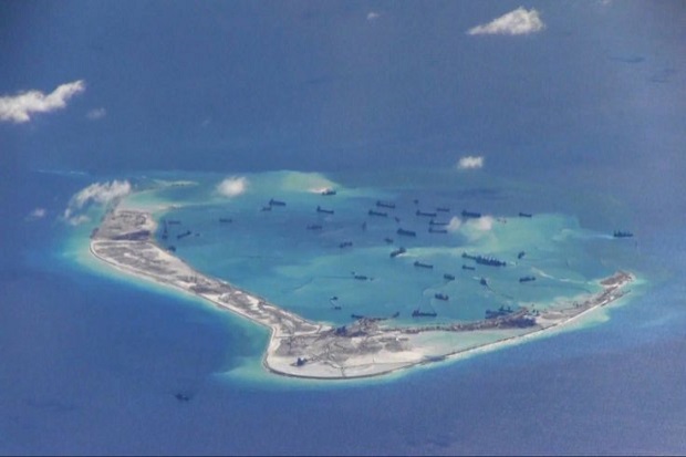 China diduga membangun landasan pacu ketiga di Laut China Selatan  source: http://international.sindonews.com/read/1044921/40/china-diduga-bangun-landasan-pacu-ke-3-di-laut-china-selatan-1442303851
