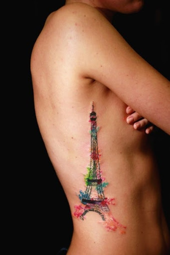 TORRE EIFFEL EM MULHERES TORÁCICA