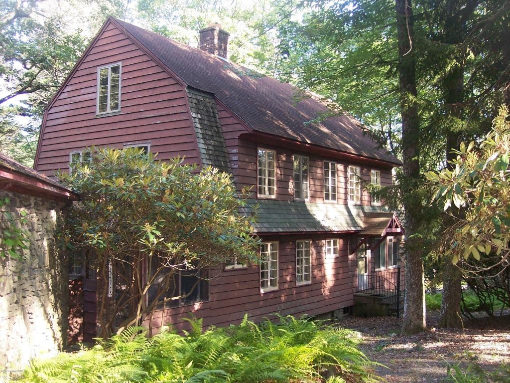 From City to Suburbia 353 Knoll Dr, Buck Hill Falls, PA 18323