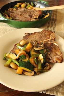 Steak Skillet Supper - great for date night or a quick weeknight meal #foodbloggers4tx