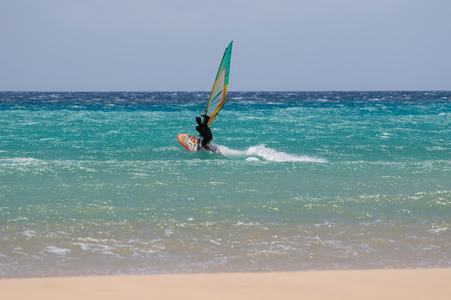 Surfista a Risco al Paso-Fuerteventura