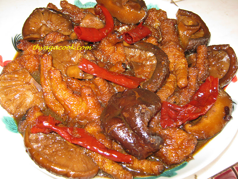 KARI LEAFS Malaysian flavour's BRAISED CHICKEN FEET WITH MUSHROOM