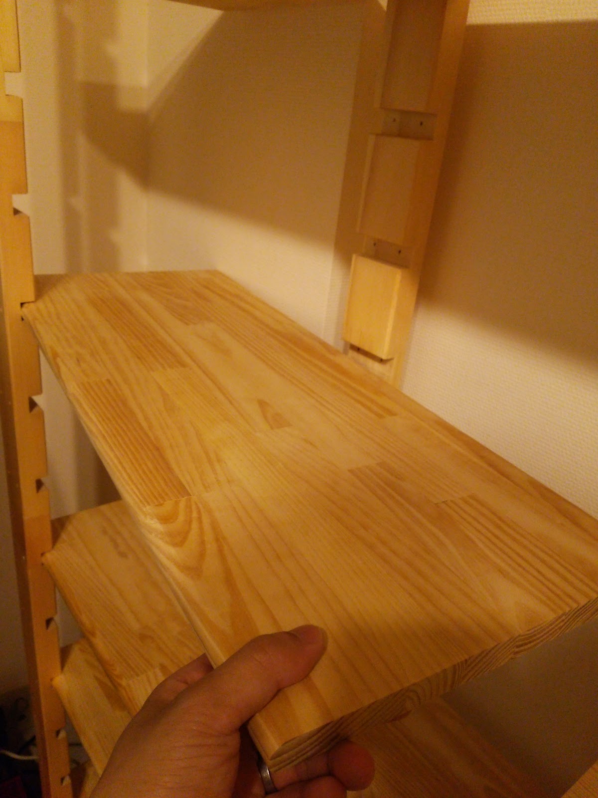 【DIY】ラック支柱を使って子供部屋に安くおしゃれなフリーラックを作った、棚板自在で片付けを楽しく！DIY360