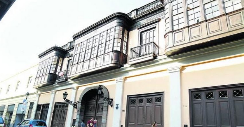 SUNEDU deniega licenciamiento a una nueva escuela de posgrado (ESIP) de José Luna SUNEDU deniega licenciamiento a una nueva escuela de posgrado (ESIP) de José Luna