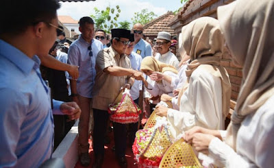 Sebelum Kunjungi Ponpes Sabilli Muttaqin, Prabowo Sempatkan Diri Berziarah Ke Makam Gubernur Soerjo