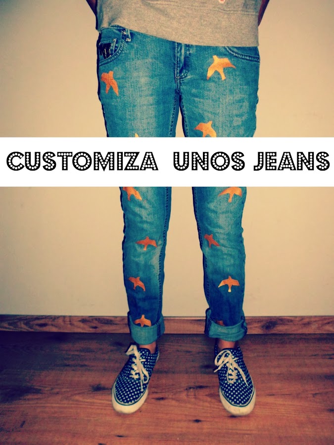 customiza unos jeans que no uses o que quieras darle un toque diferente con pintura acrilica dorada en forma de ave y tachuelas