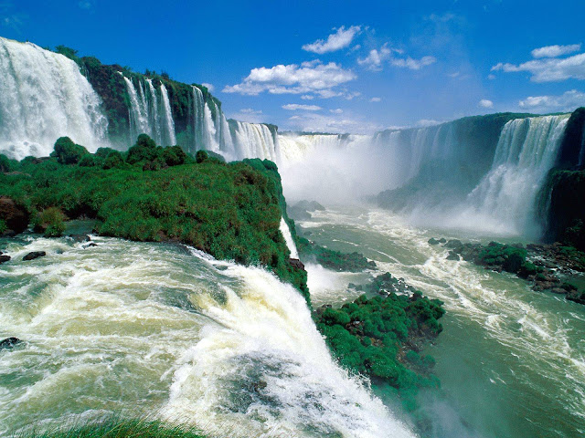 Fascinating Scenery Iguazu Falls One of Seven Wonders
