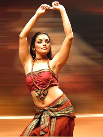 south-actress-swetha-menon-hot-photos7.j