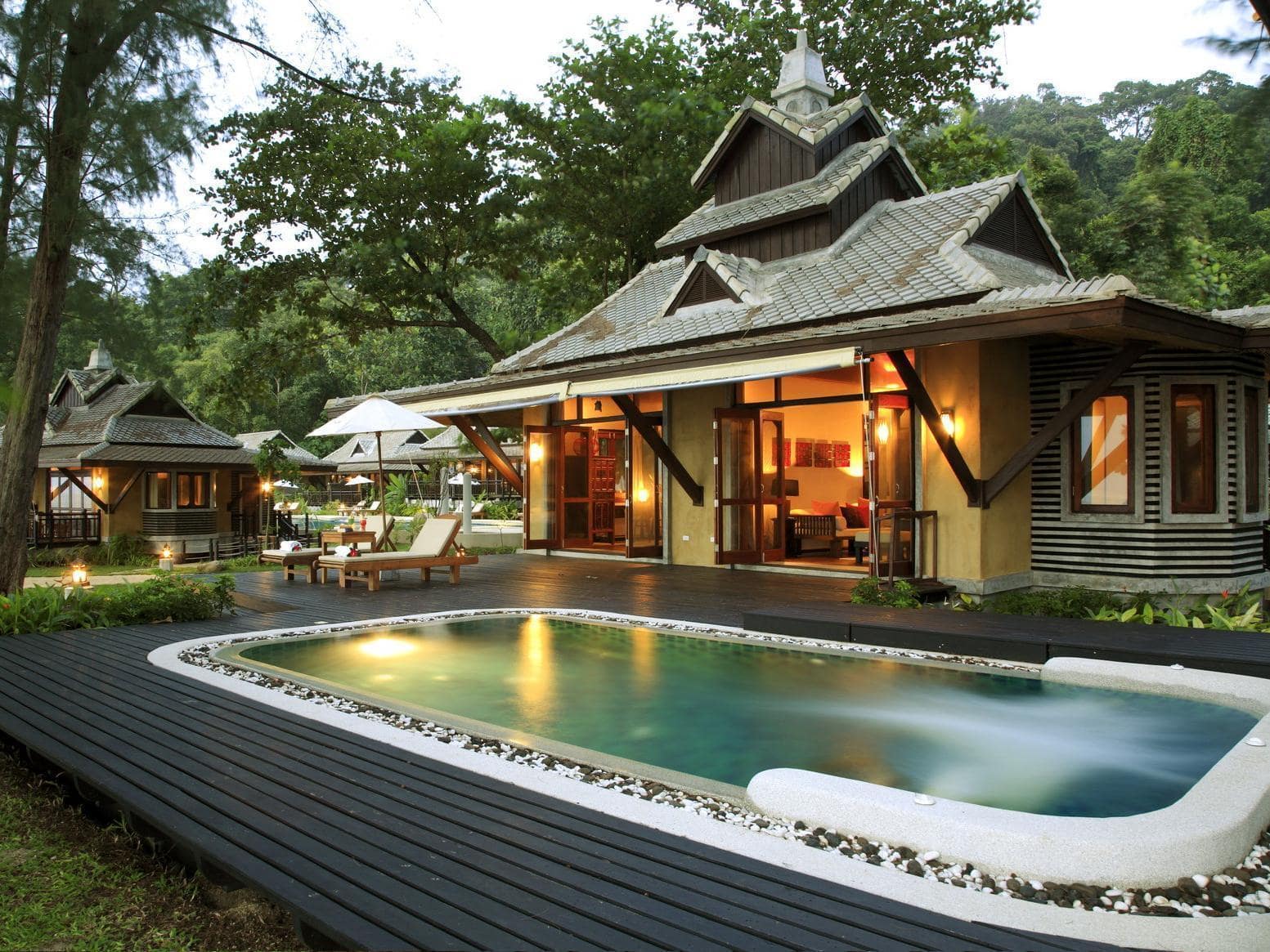 10 ที่พักพังงาติดทะเลสวยๆ ราคาถูก วิวหลักล้าน