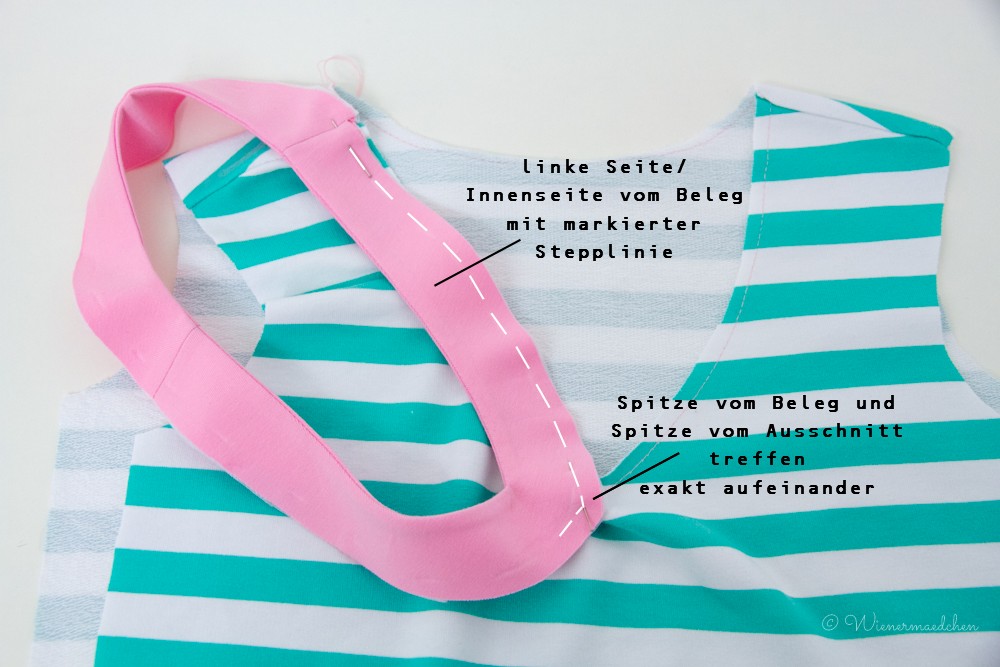 Wiener Mädchen: Sichtbarer Halsausschnittbeleg