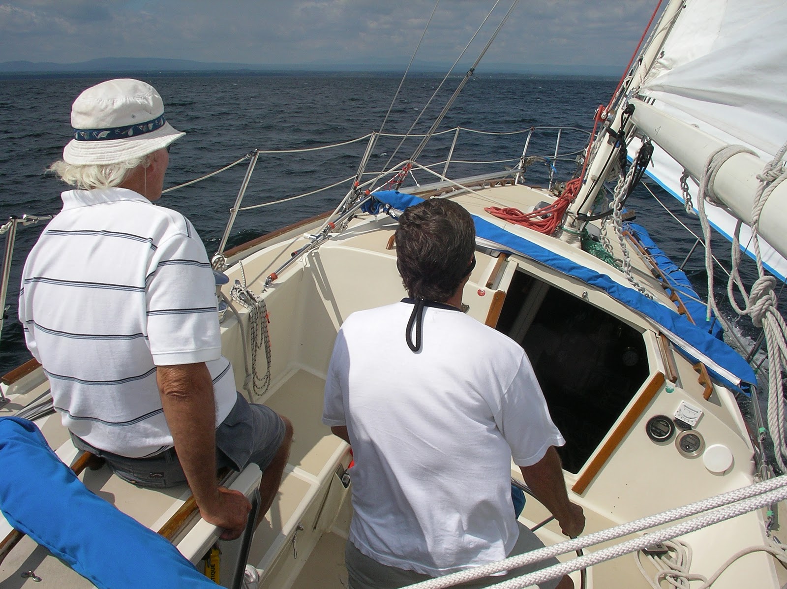 Règles de navigation à voile et à moteur Règles de navigation à voile