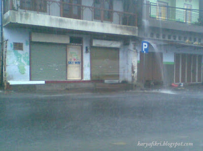Hujan deras di sore ini, 18 Desember 2012 (kediri)