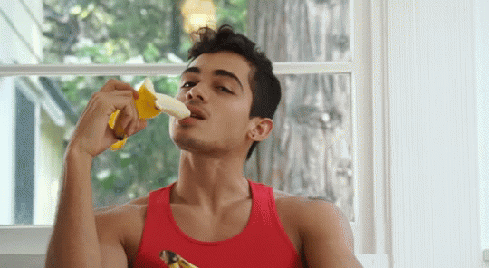 WE LOVE HOT GUYS: How to eat a banana.