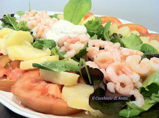 insalata di gamberetti con salsa allo yogurt