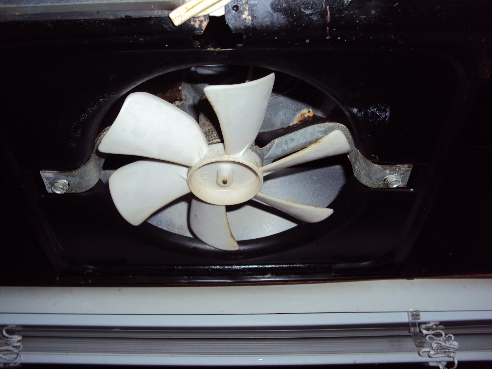 WanderMan Clean Your Stove Vent Grease Screens!