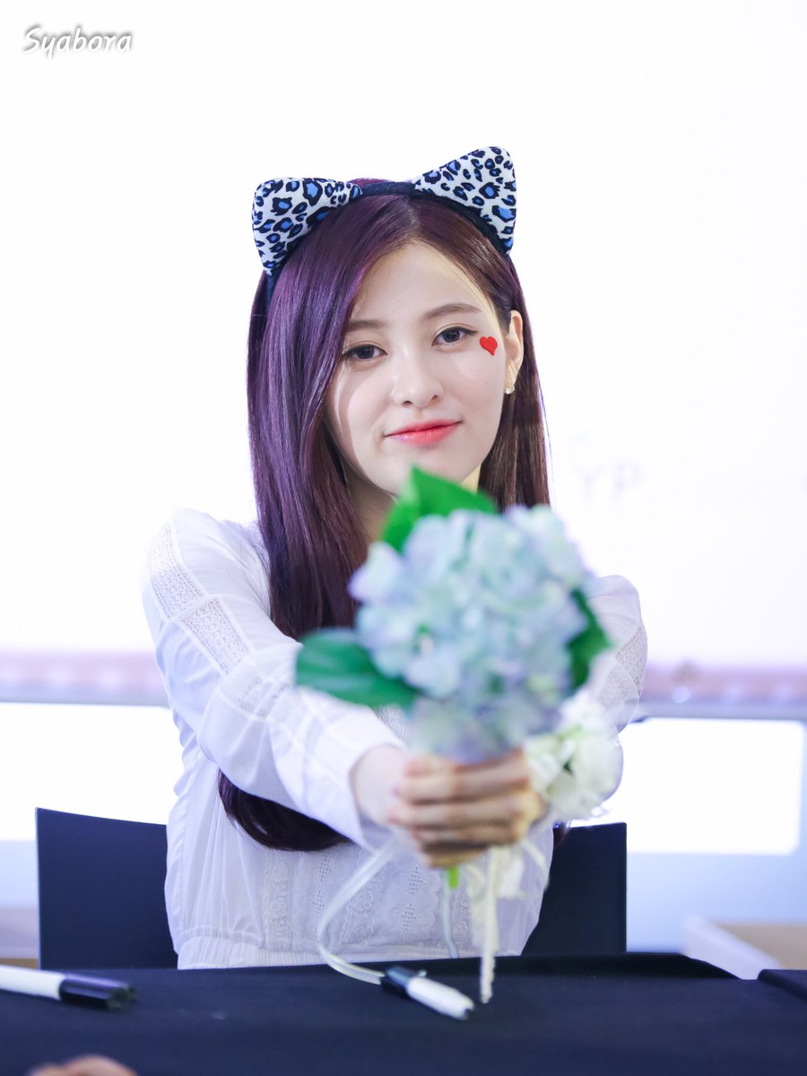 DIA Yebin Is An Adorable Catwoman! | Daily K Pop News