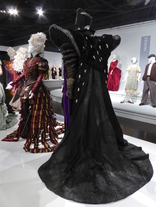 Hollywood Movie Costumes and Props: Alice Through the Looking Glass ...