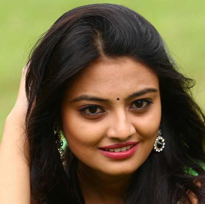 Beautiful Tamil Actress Nikitha Narayan Oily Face Close Up Stills