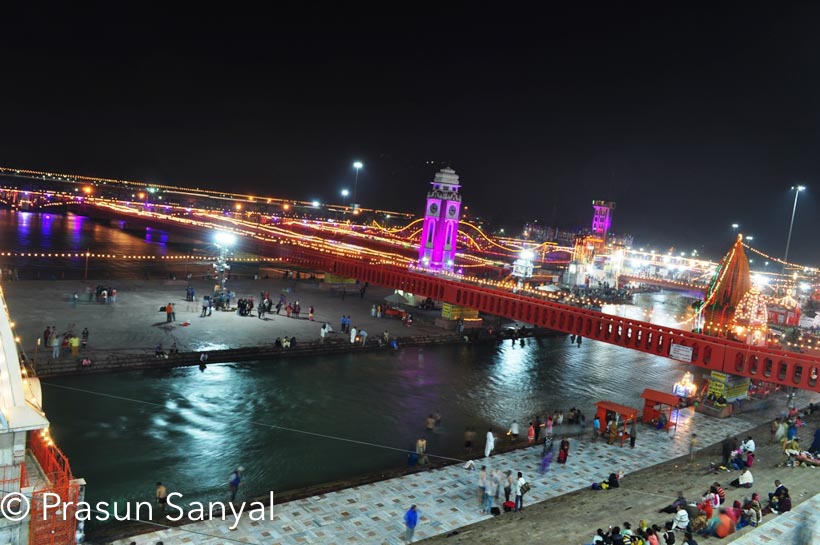 Haridwar is also a photographer’s delight as it offers every photographer opportunities to capture Nature and God at its best.    Inexpensive lodges and hotels make stay at Haridwar economical and pocket friendly.    As it is God’s gateway, the city is pious and nature friendly.