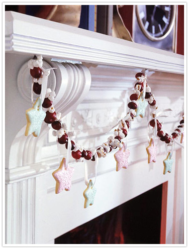 cranberry popcorn and cookie garland