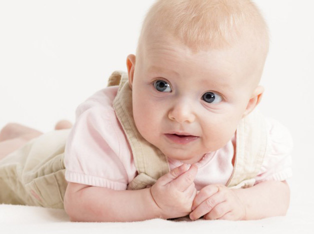 Cara Mengenali Ciri Ciri Perkembangan Bayi Usia 4 Bulan Cara Mengenali Ciri Ciri Perkembangan Bayi Usia 4 Bulan