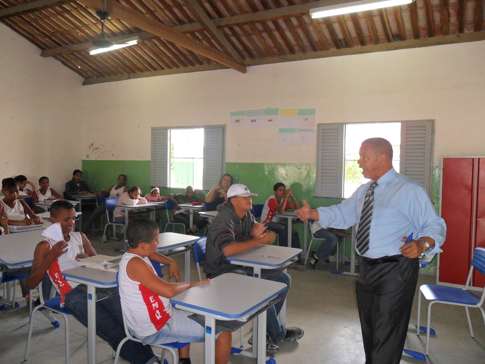 Escola Municipal Adolfo Ribeiro - Jequié/BA