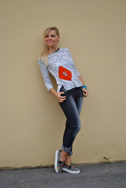 outfit t-shirt stampata felicia magno outfit casual printed t-shirt felicia magno  black jeans jeans neri outfit jeans neri come abbinare i jeans neri