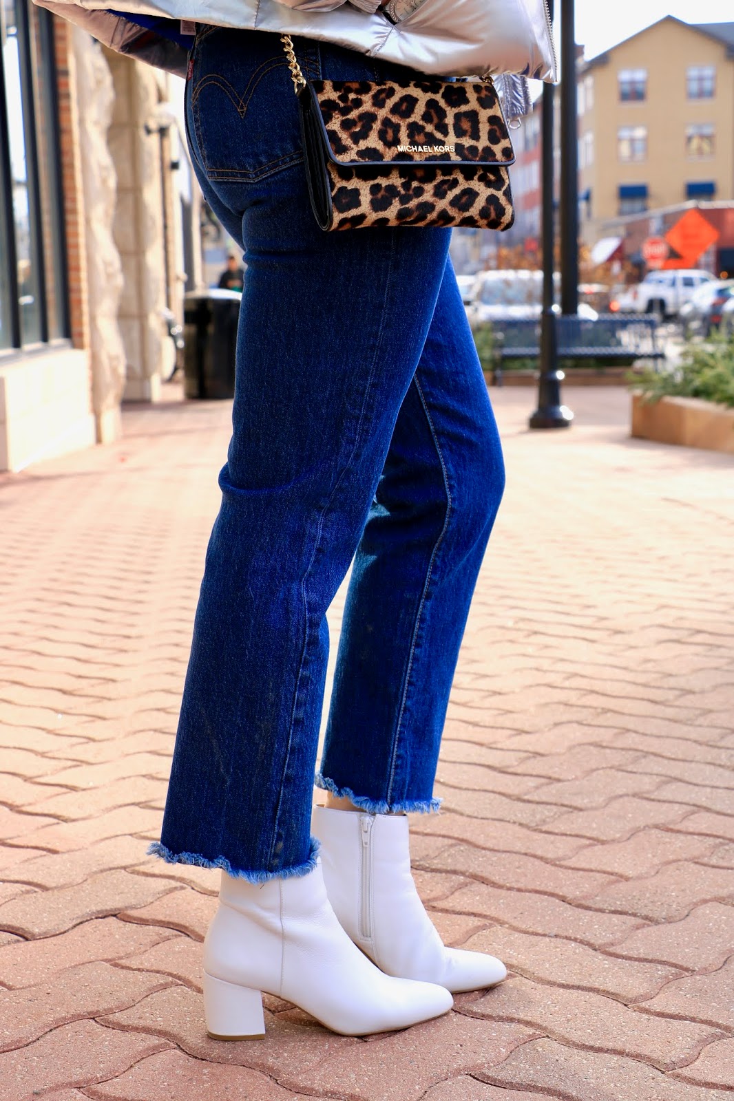 Nyc fashion blogger Kathleen Harper wearing Levi's wedgie straight jeans