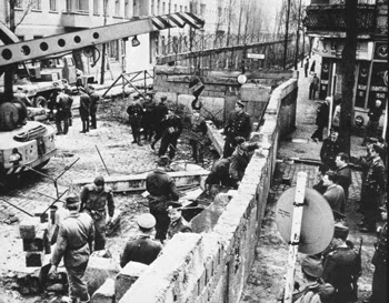 Berlin Wall construction in 1961　