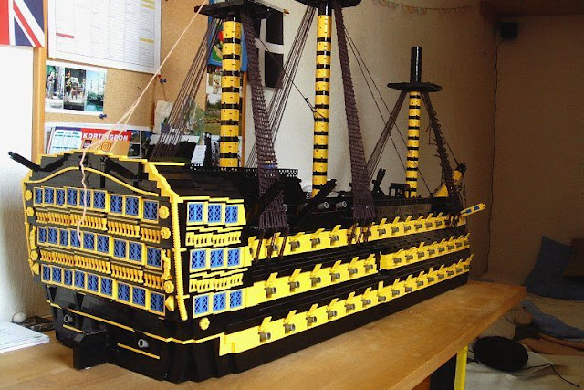 Il construit la première et seconde guerre mondiale en LEGO® et
