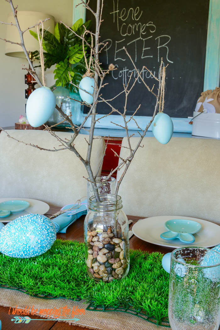 Easter Tablescape on a Budget: Free printable placecards and more to make a fun and festive Easter table that doesn't break the bank.