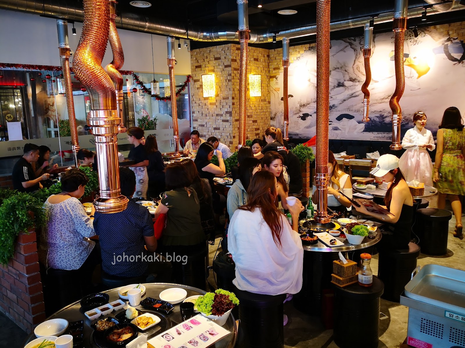 Food near JB Customs. Gogirou BBQ Meat Street in Zenith Mall 新山韩式烤肉街